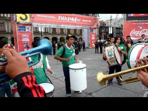 Mexicanos festejan el triunfo sobre Francia en el Mundial