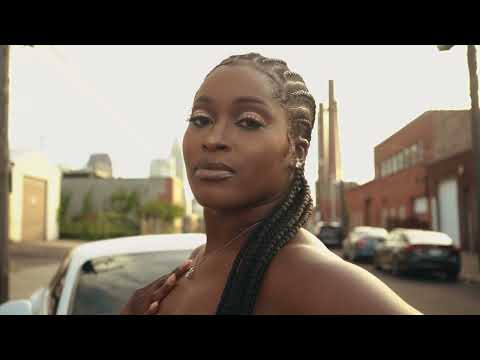 GQueTv - Fumble Tha Bag ft. LadyBugg (Official Video)
