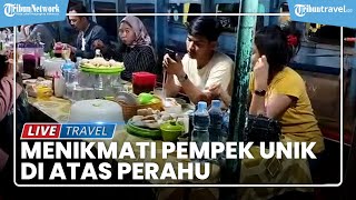 Tempat Wisata Kuliner Unik Palembang, Santap Pempek di Atas Perahu