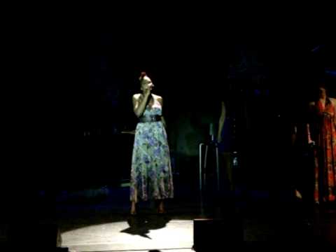 Sarina Voorn singin "Death came knockin"