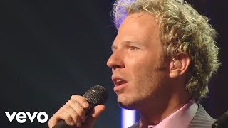 Gaither Vocal Band, Ernie Haase &amp; Signature Sound - Love Is Like a River [Live]