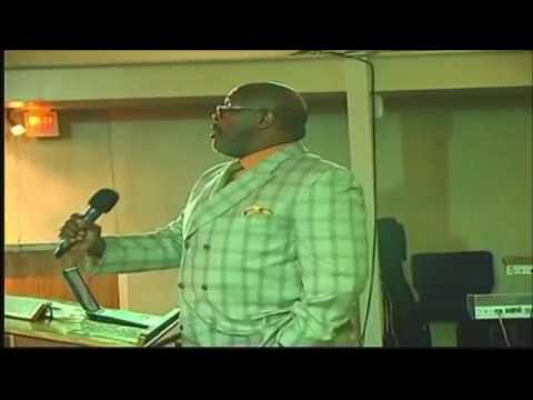 Bishop Marvin Winans Singing His Songs Of Worship Before He Preaches 2017