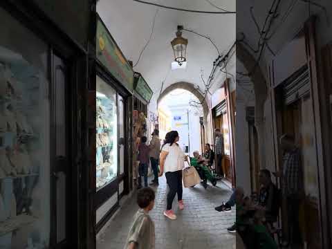 Chegando à Mesquita Ez-Zitouna na Medina de Túnis, Tunísia 🇹🇳