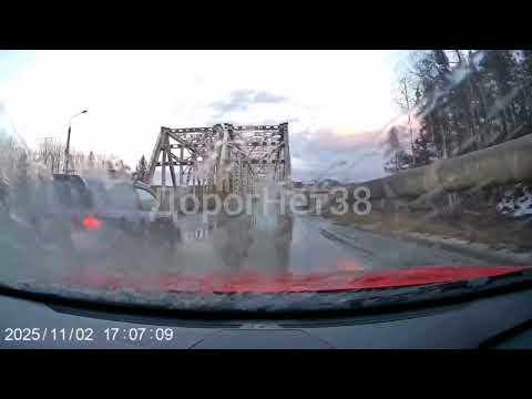 Мудила на фиолетовом фите с наклейками на задних дверях,к парню своему опаздывал?