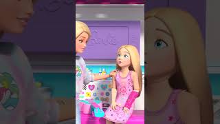 Download lagu Oh no! Chelsea hurts her wrist! | Barbie Shorts mp3