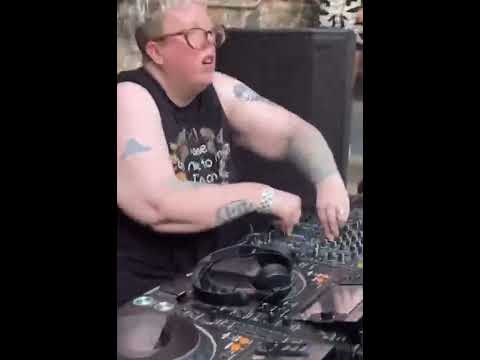 stan twitter: the blessed madonna making noises