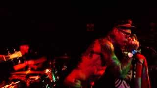 Us Bombs- Roll Around &amp; Youth Goes (live)