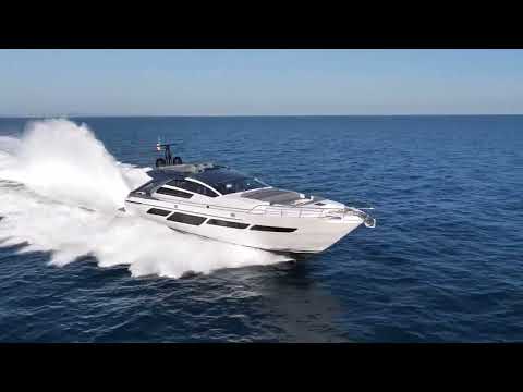Luxury Yacht - Pershing 9X