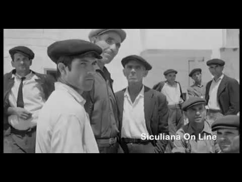 Scene da "Sedotta e Abbandonata" (1964, Piazza Basile) - Siculiana On Line