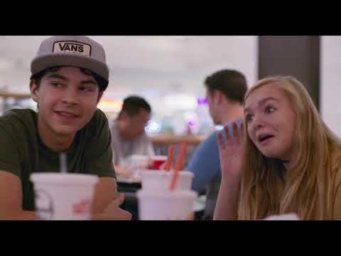 Eighth Grade (2018) - Shopping center scene