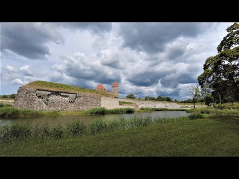 Walking out and around the Kuressaare (Arensburg) castle.  [ 4K ]