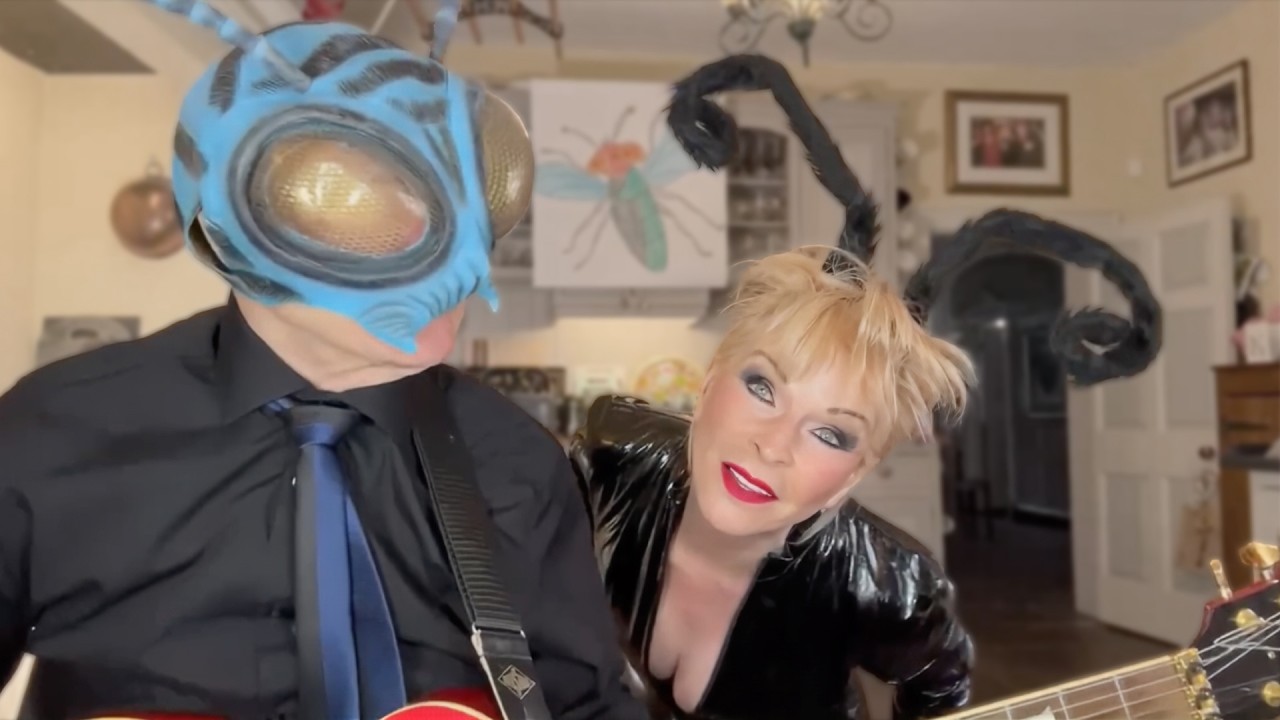 Toyah & Robert's Sunday Lunch - I Am the Fly - YouTube