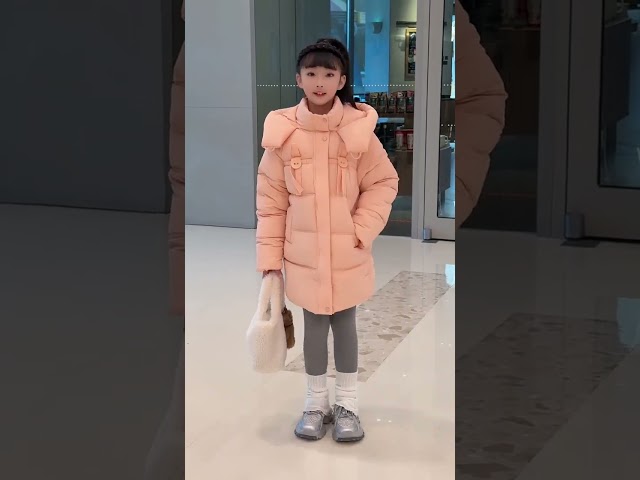 Vídeo relacionado con Linboo - Abrigo largo para niña, chaqueta de plumón cálido, para niño, invierno, con capucha, piel acolchada, parka luminosa, morado, 9-10 Años