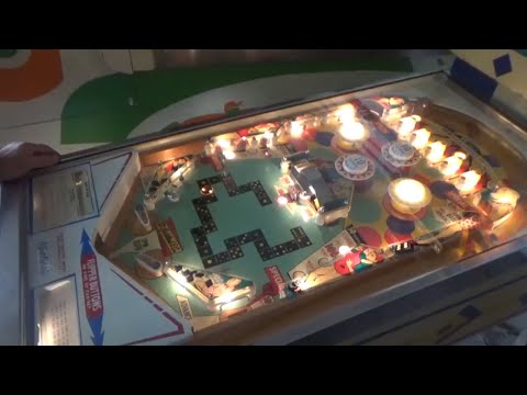 Gottlieb 1968 Domino Pinball Machine In Action