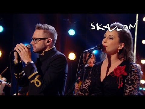 Jocke Berg & Lisa Nilsson - Innan vi faller | SVT/NRK/Skavlan