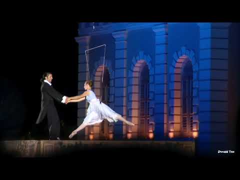 Studio Festi Hijo de la luna performance at the inaugural Singapore Night Festival in 2008.