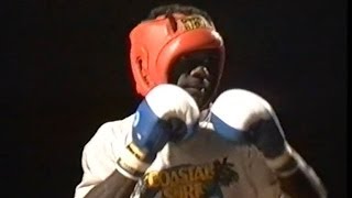 preview picture of video 'Teenage Boys boxing at Barunga Festival, Australia'