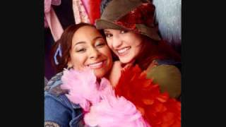 raven symone and anneliese van der pol friends