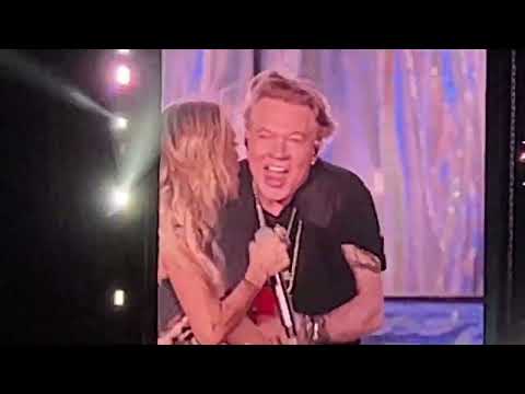 Axl Rose e o irresistível apelo usado por Carrie Underwood para que ele subisse ao palco