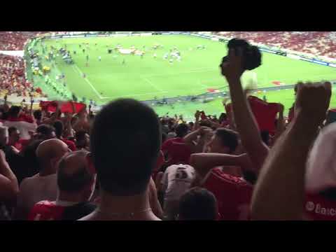 "LA GENTE DE INDEPENDIENTE CAMPEÓN EN EL MARACANÃ UNA LOCURA" Barra: La Barra del Rojo • Club: Independiente