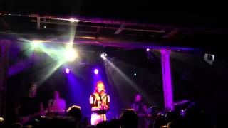 Florrie (Live at XOYO, London) - Looking For Love