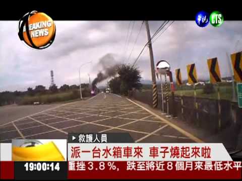 要命的瞌睡! 貨車撞路燈變火球