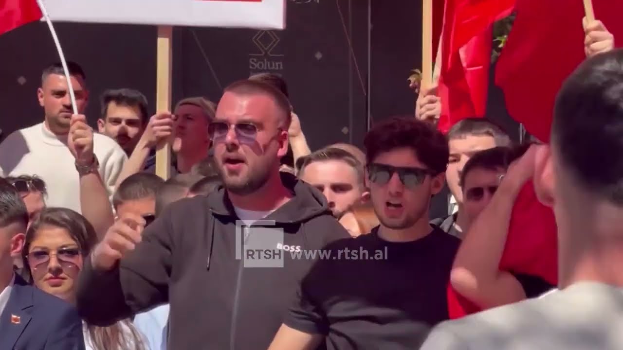 Të rinjtë shqiptarë protestojnë sot në Shkup për provimin e jurisprudencës në gjuhën shqipe