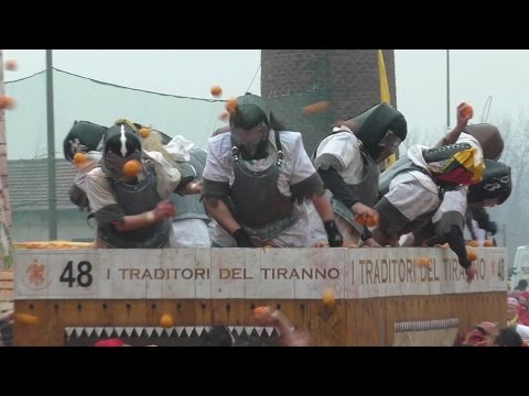 Battaglia arance carro da getto I Traditori del Tiranno - Carnevale Ivrea 2016