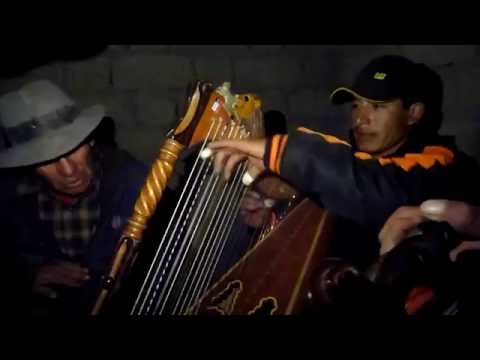 AY WUASI WUASI - Canto tradicional en el techado la casa