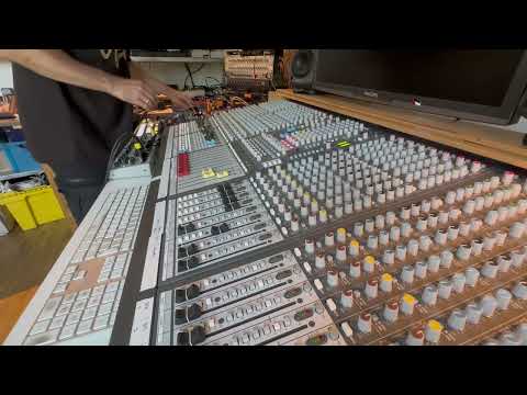 DUB MIXER FOR SALE! Allen & Heath GL2800 32 channel / 117 x 64 cm