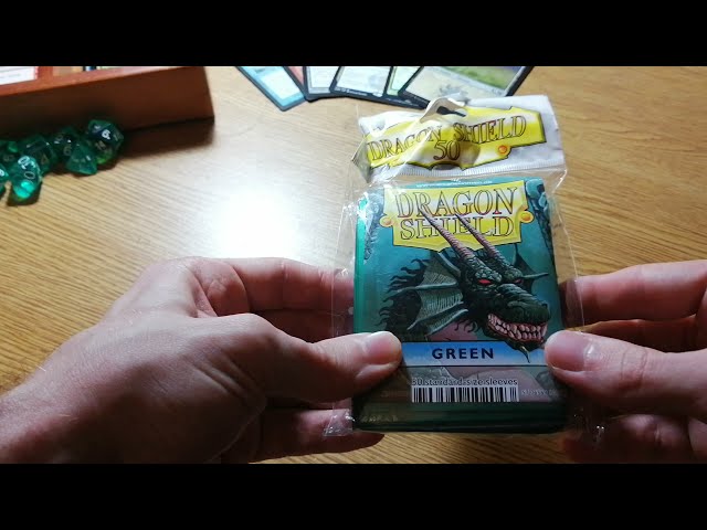 Vídeo relacionado con xuefenfei 300 Piezas Fundas para Cartas, 66 x 91mm, Transparente Card Sleeves para Pokemon, Yugioh, MTG, TCG, K-Pop, Tarjetas de Béisbol y Fútbol, Mini Foto
