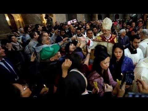 المسيحيون الكاثوليك يحيون عيد الفصح في كنيسة القيامة بالقدس القديمة