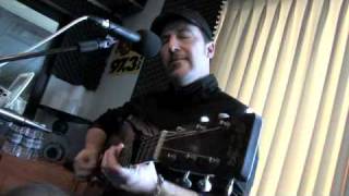Peter Mulvey sings "Better Way" at KBCO Studio C