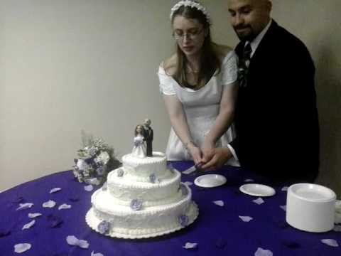 Izzy and Mitzi cutting cake