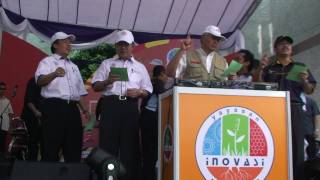 Download lagu Malaysian Prime Minister Singing the Malaysian Inovasi Theme Song at Hari Belia Negara 2010 mp3 Download lagu Malaysian Prime Minister Singing the Malaysian Inovasi Theme Song at Hari Belia Negara 2010 mp3