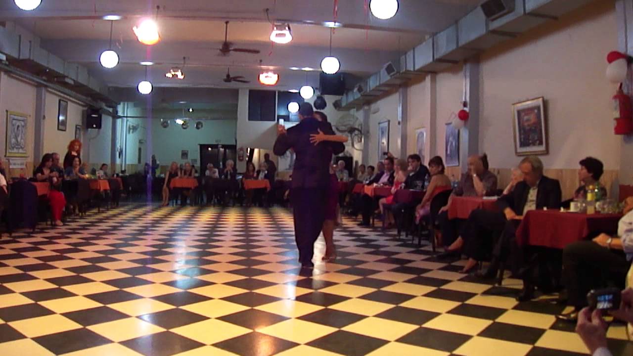 Sin Rumbo, bailan Roberto Zuaccarino y Magdalena Valdez 1/4