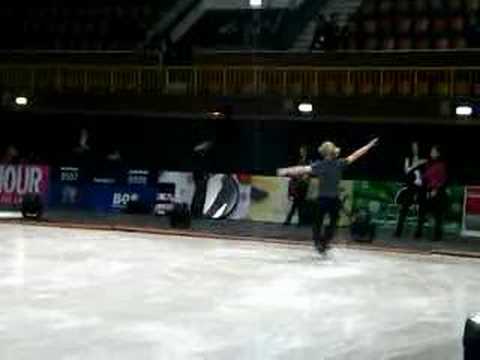 Evgeni almost fall out from the ice at Kings on Ice