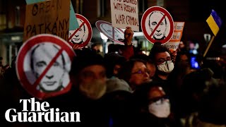 'No to war!': Russian protesters defy Putin