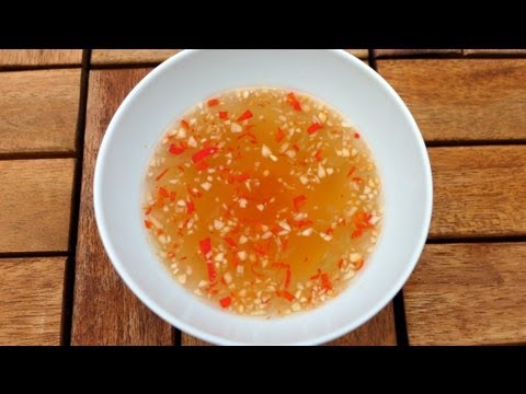 How to make Vietnamese dipping sauce &quot;nuoc cham&quot; - Cách pha nước chấm
