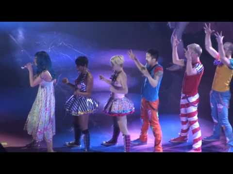 Katy Perry - Firework (live in Milan 23-02-2011) HD