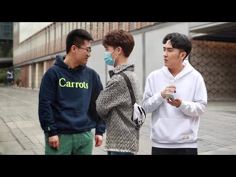 看到化妝的男生遭受辱罵，路人回擊道