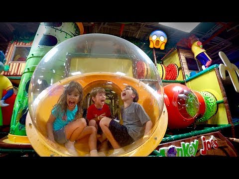 PRESOS NA BOLHA DO PARQUE DE DIVERSÕES DOS ESTADOS UNIDOS - Marcos, Laurinha e os Primos