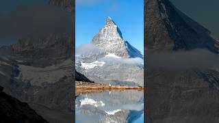You wait 3 hours in the cold for 1 mountain… #matterhorn #switzerland #zermatt