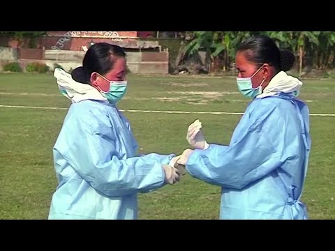 尼泊爾女兵在COVID-19中打破禁忌。 (Nepal's female soldiers break taboos amid COVID-19)