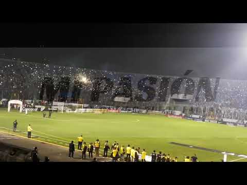 "Recibimiento de la hinchada de Motagua ante Saprissa" Barra: Revolucionarios 1928 • Club: Motagua