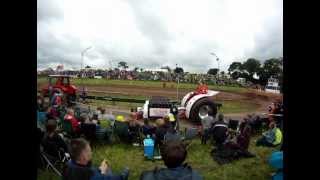 preview picture of video 'Tractor pulling 2011 Great Eccleston'