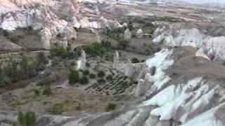 preview picture of video 'Göreme and hot air ballooning with Butterfly Balloons'