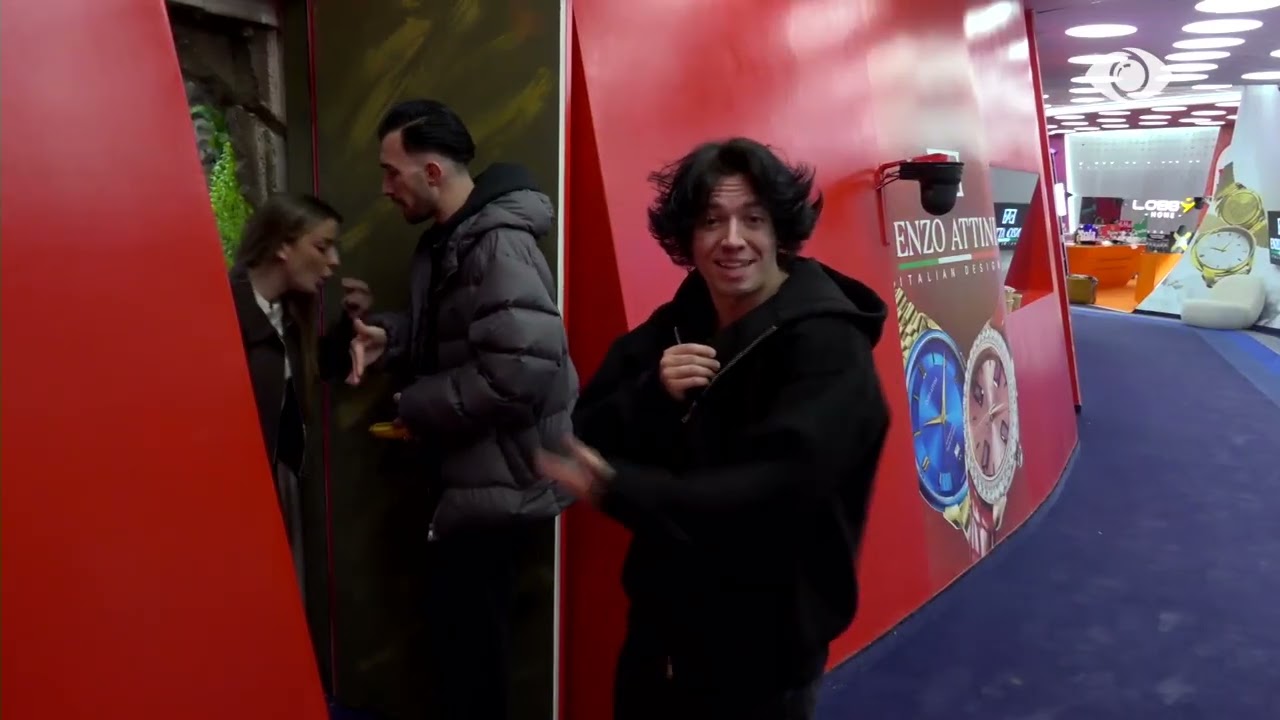 Mos më cëno hapësirën/ Kristi debaton me Rogertin: Të lutem ik