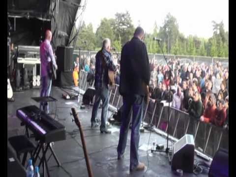 Simple Minds Bedgebury Pinetum Forest Slapjaw Johnson Fall From Grace Support