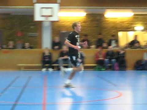 Oskar sätter 5-5 i ett snabbt anfall mot Varberg i JSM